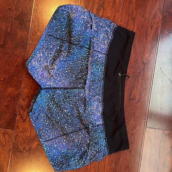 Lululemon Speed Shorts 4-way stretch *2.5” inseam size 4 Strive Multi Black - Picture 2 of 3